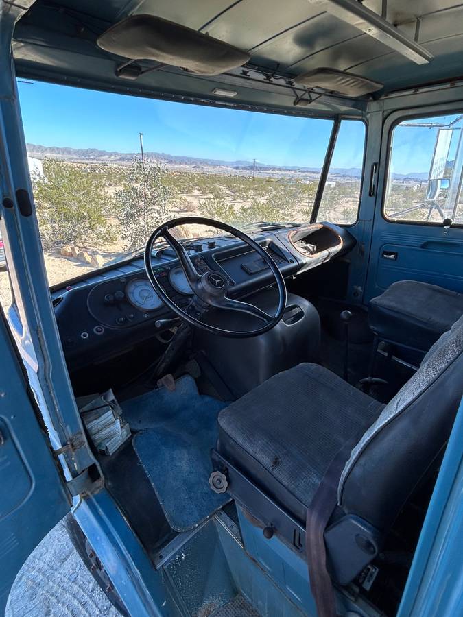 Mercedes-benz-sprinter-diesel-1972-12