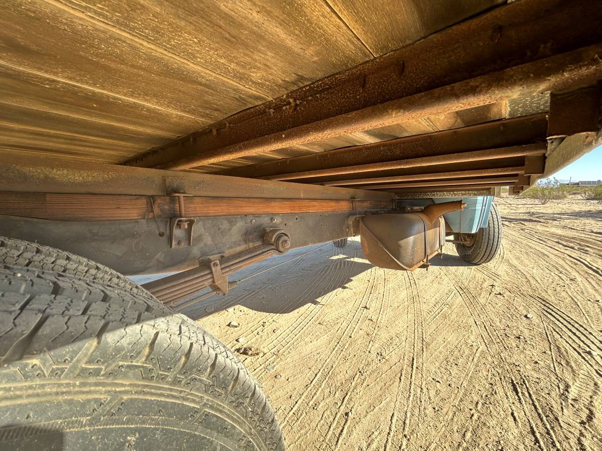 Mercedes-benz-sprinter-diesel-1972-5