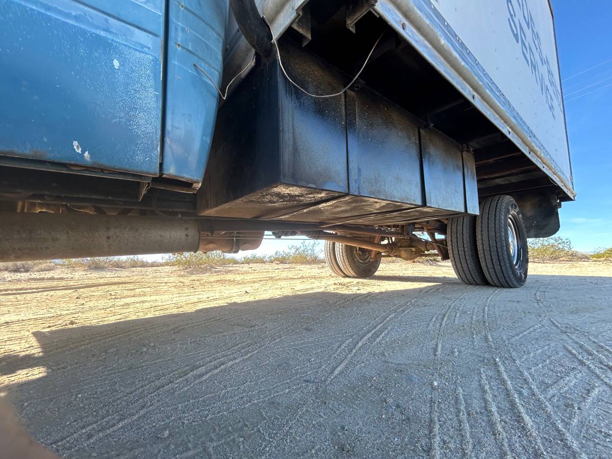 Mercedes-benz-sprinter-diesel-1972-8