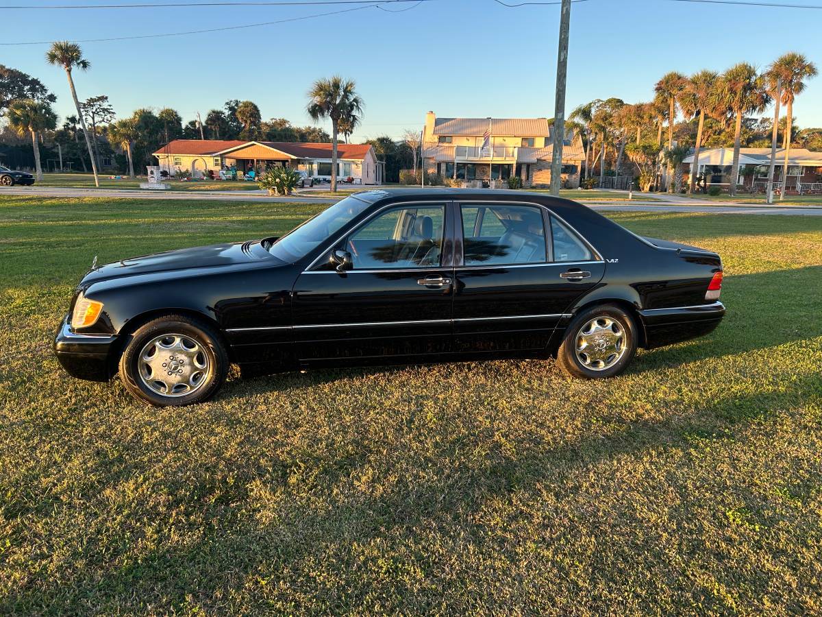 Mercedes-s600-sedan-1995-12