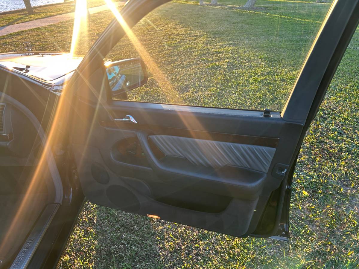 Mercedes-s600-sedan-1995-17