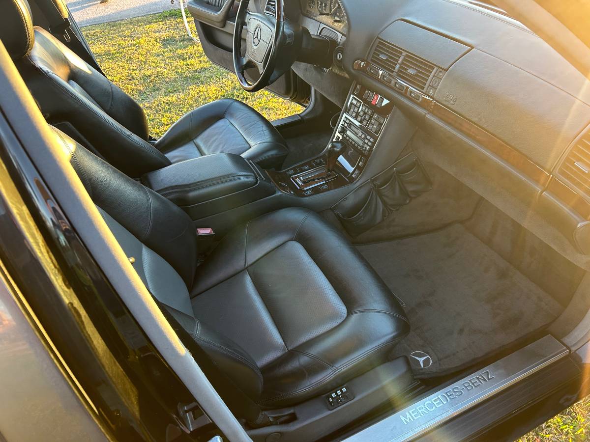 Mercedes-s600-sedan-1995-18