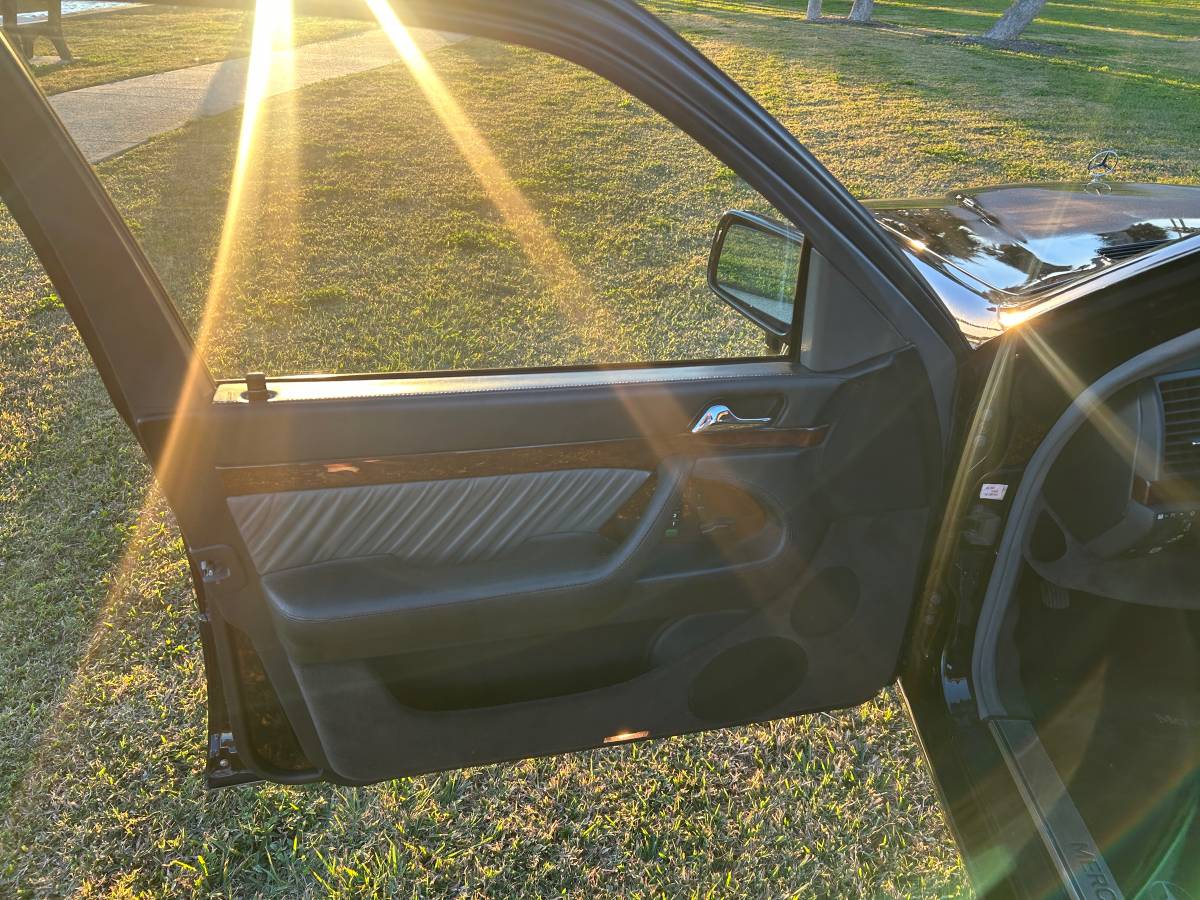 Mercedes-s600-sedan-1995-6