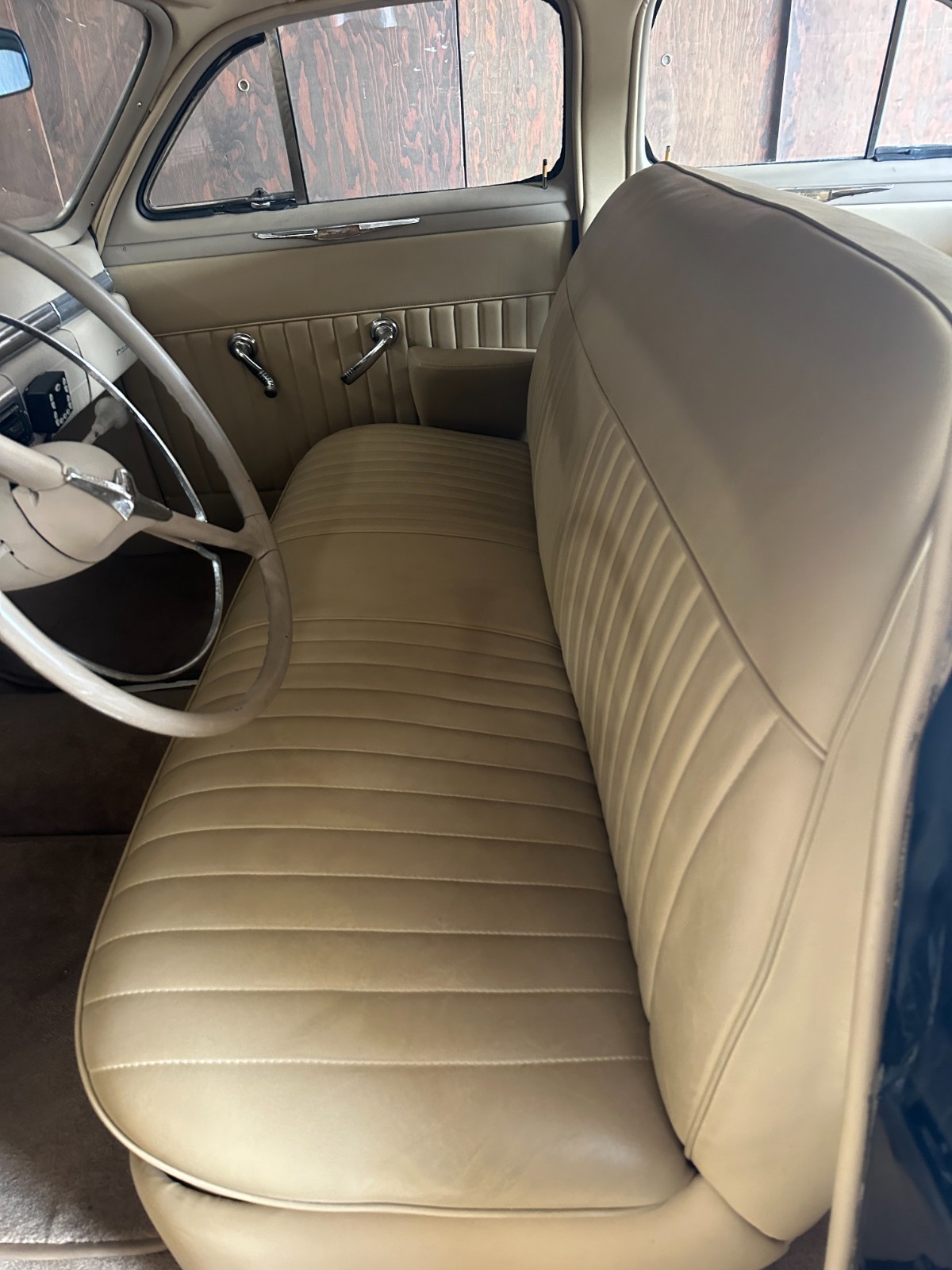 Mercury-8-1949-Sedan-17