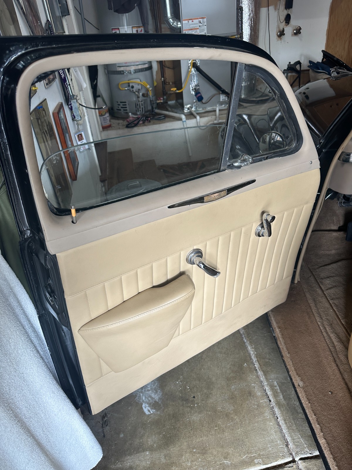 Mercury-8-1949-Sedan-18