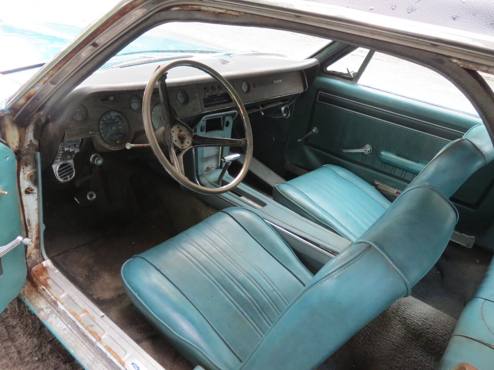 Mercury-Cougar-1967-2-Door-Sedan-17