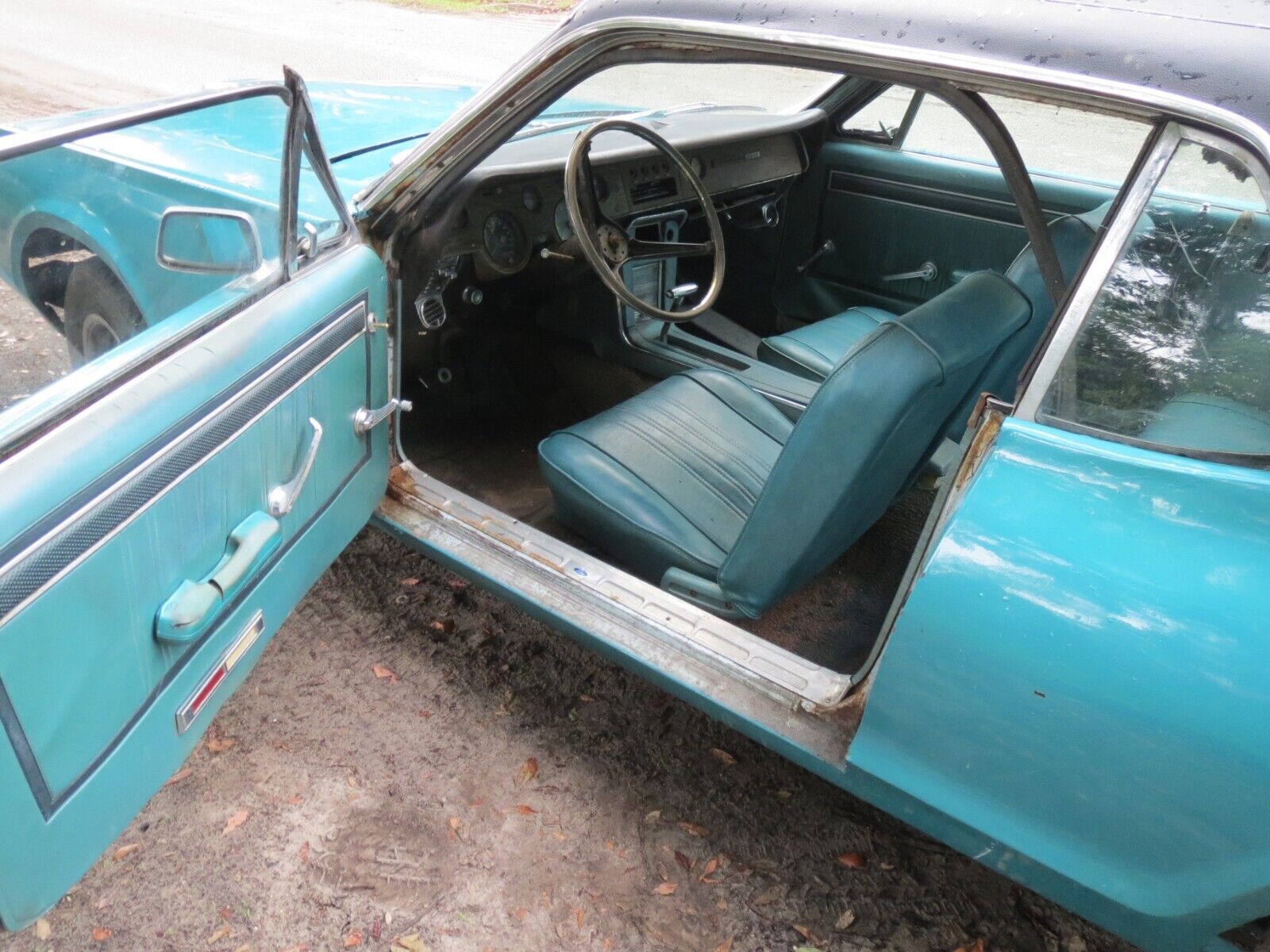 Mercury-Cougar-1967-2-Door-Sedan-18