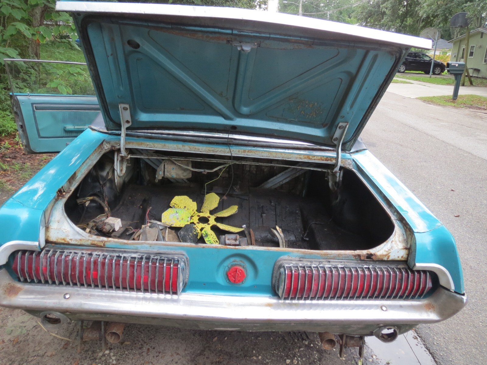 Mercury-Cougar-1967-2-Door-Sedan-23