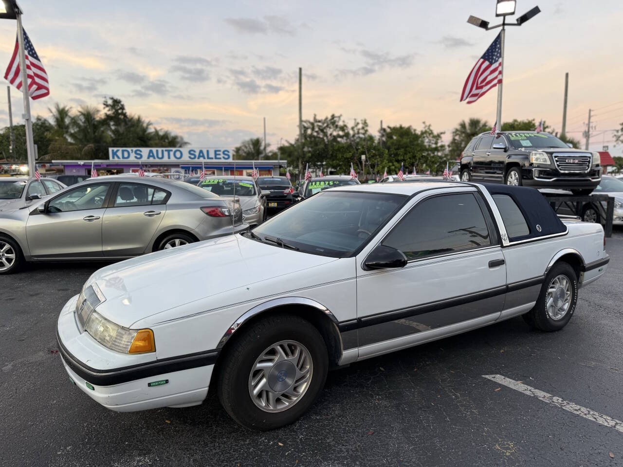 Mercury-Cougar-1990-Coupe-2