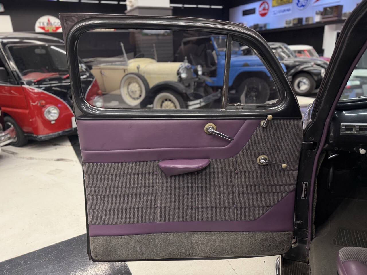 Mercury-Coupe-1947-Coupe-10