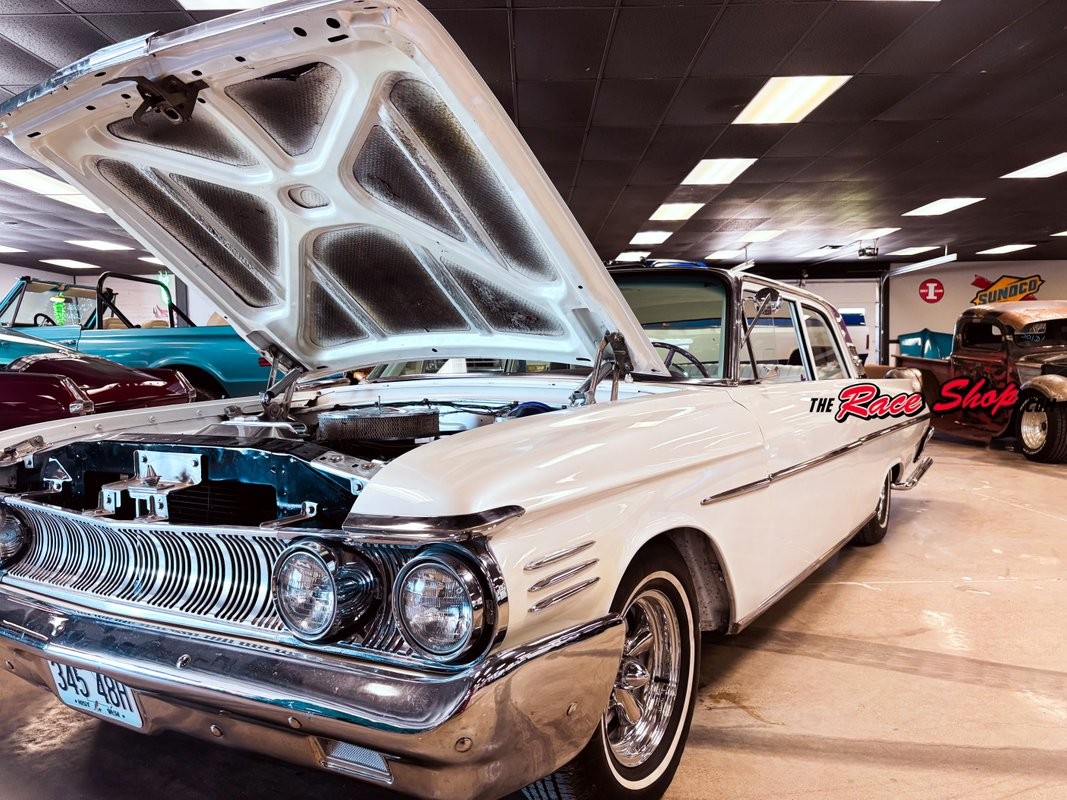 Mercury-Meteor-1961-Sedan-15