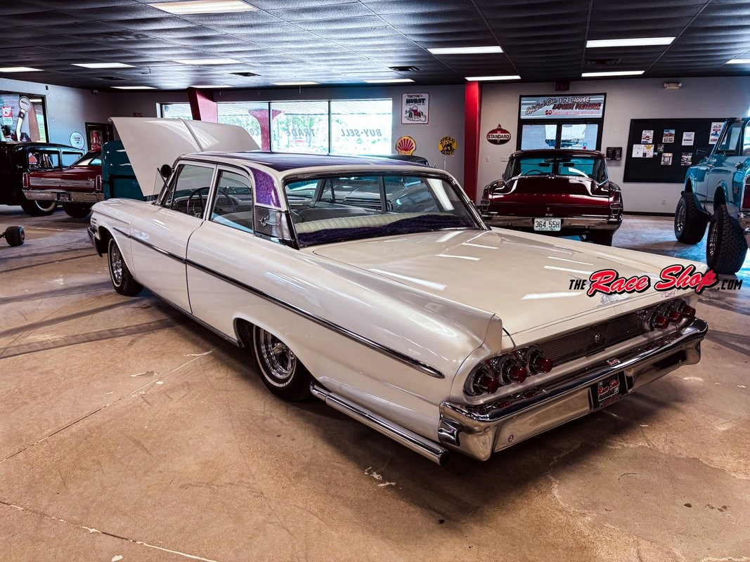 Mercury-Meteor-1961-Sedan-2