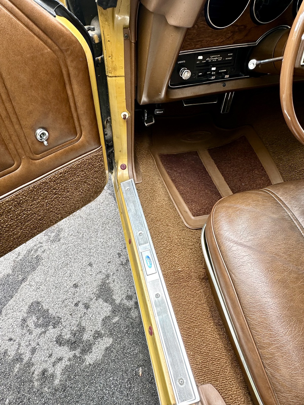 Mercury-Montego-1974-MUSEUM-QUALITY-1-OWNER-39