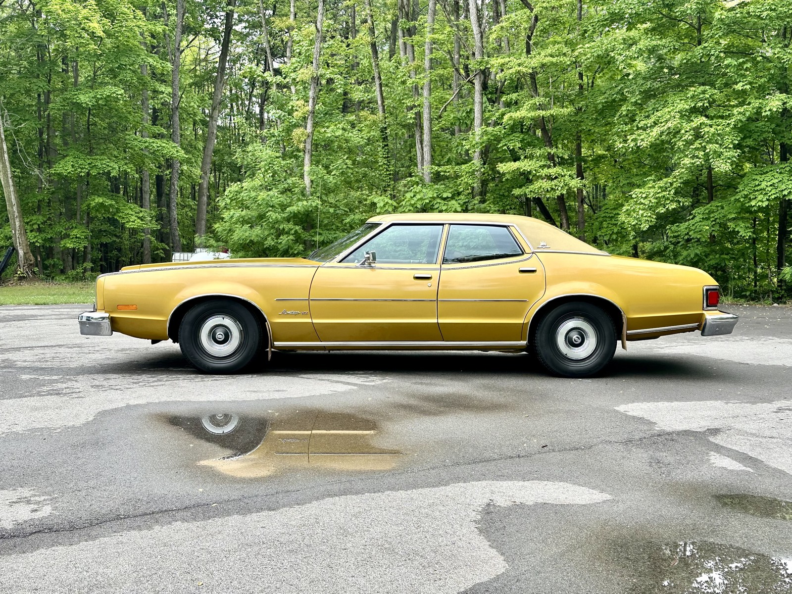Mercury-Montego-1974-MUSEUM-QUALITY-1-OWNER-9