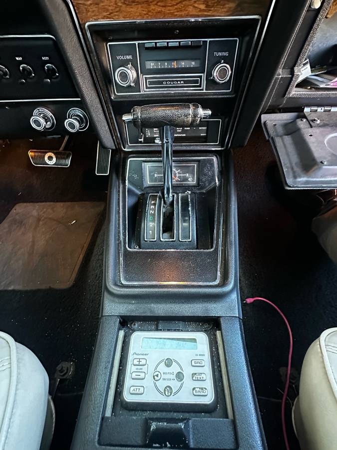 Mercury-cougar-1971-yellow-15