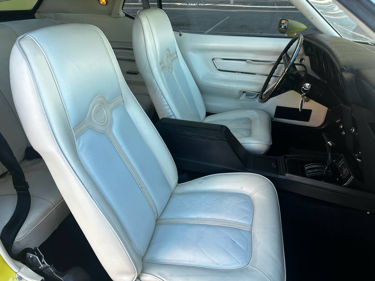 Mercury-cougar-1971-yellow-17