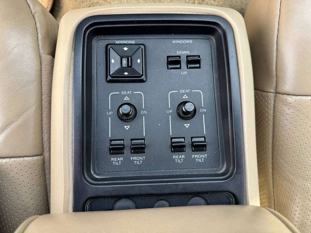 Mercury-cougar-1986-white-42