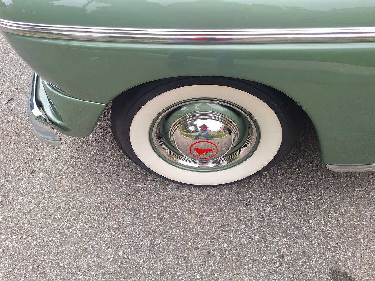 Mercury-monarch-4dr-sedan-1947-green-1