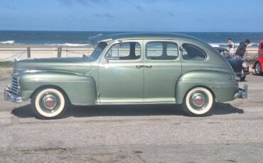 Mercury-monarch-4dr-sedan-1947-green-12