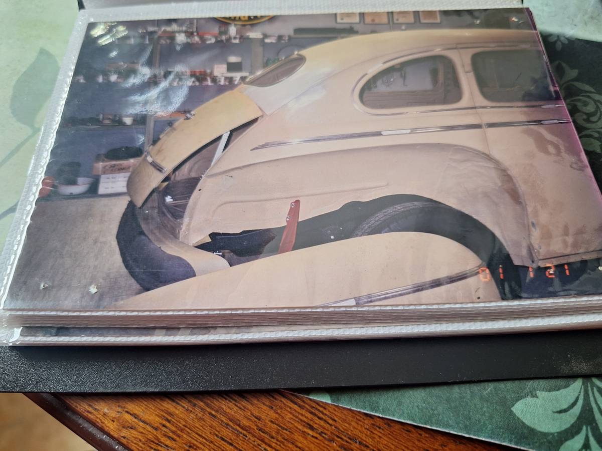 Mercury-monarch-4dr-sedan-1947-green-13