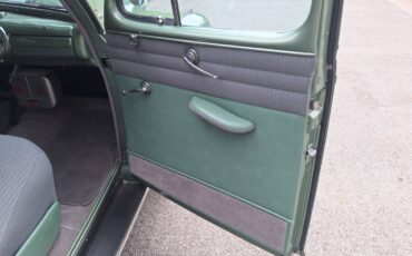 Mercury-monarch-4dr-sedan-1947-green-14