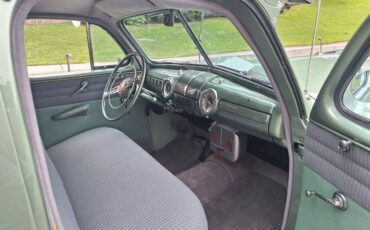 Mercury-monarch-4dr-sedan-1947-green-15