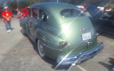 Mercury-monarch-4dr-sedan-1947-green-16