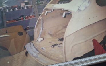 Mercury-monarch-4dr-sedan-1947-green-17