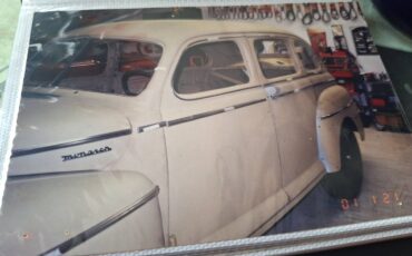 Mercury-monarch-4dr-sedan-1947-green-18