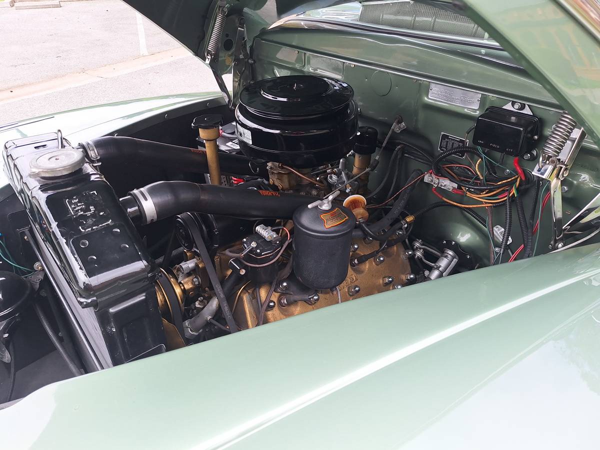 Mercury-monarch-4dr-sedan-1947-green-4