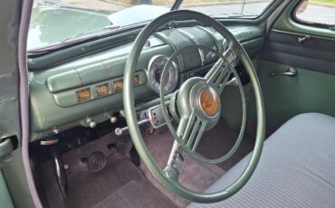 Mercury-monarch-4dr-sedan-1947-green-5