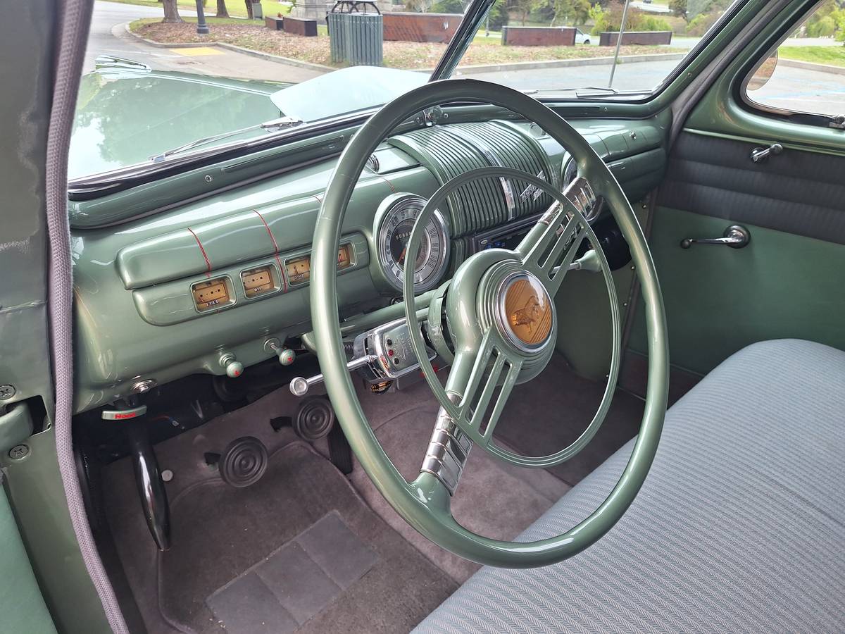 Mercury-monarch-4dr-sedan-1947-green-5