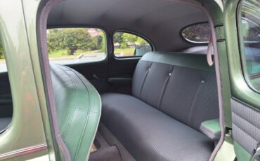 Mercury-monarch-4dr-sedan-1947-green-6