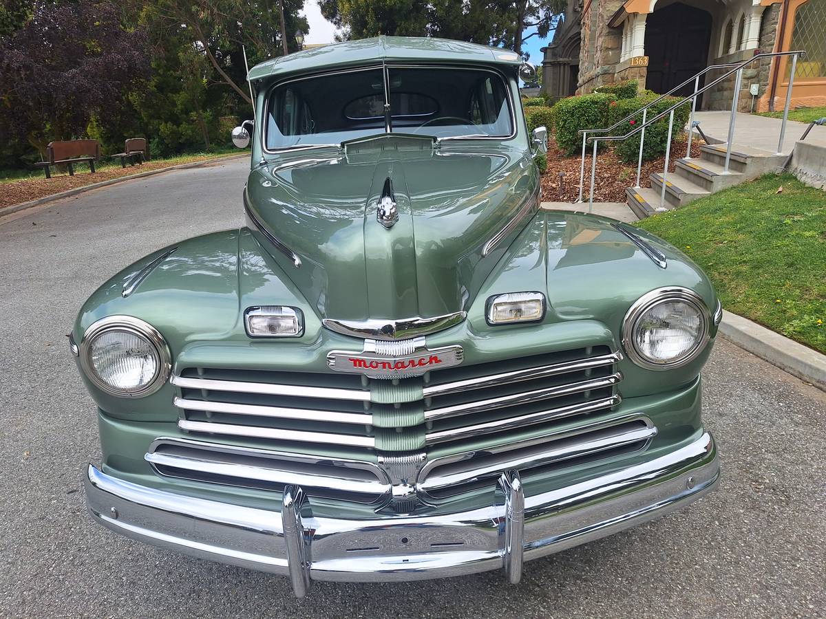 Mercury-monarch-4dr-sedan-1947-green