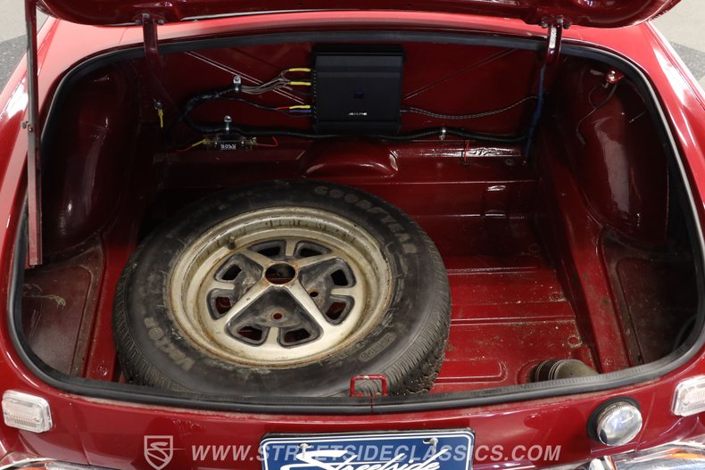 Mg-Mgb-1974-Maroon-Black-ampamp-Red-11