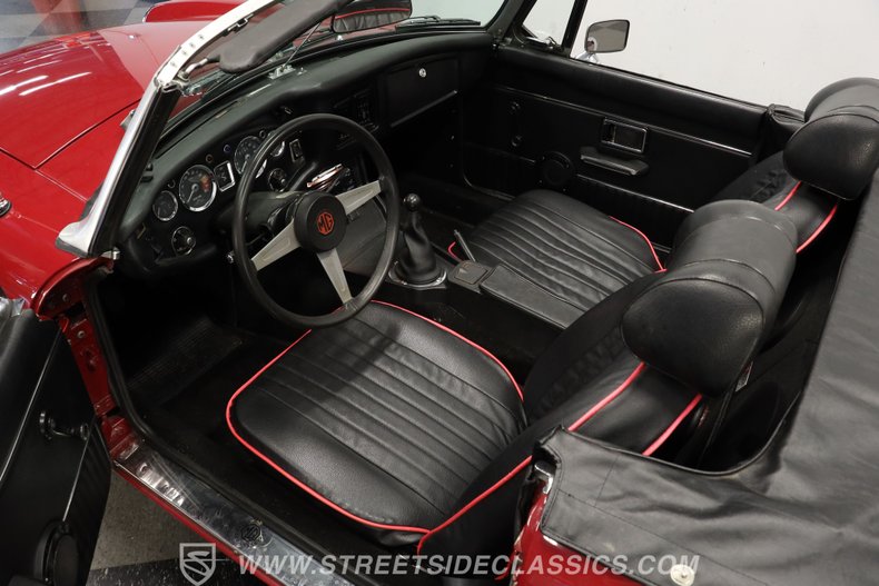 Mg-Mgb-1974-Maroon-Black-ampamp-Red-13
