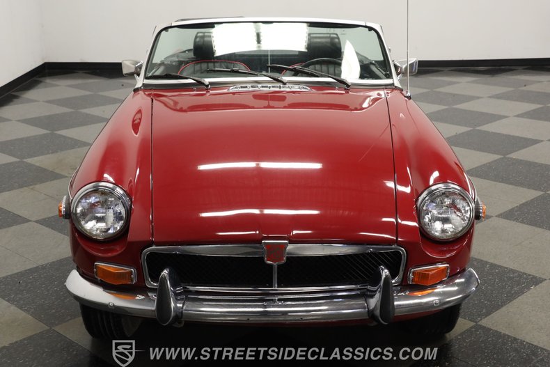 Mg-Mgb-1974-Maroon-Black-ampamp-Red-2