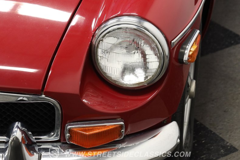Mg-Mgb-1974-Maroon-Black-ampamp-Red-23