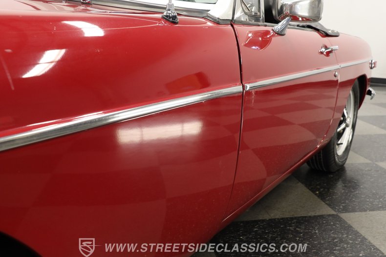Mg-Mgb-1974-Maroon-Black-ampamp-Red-25