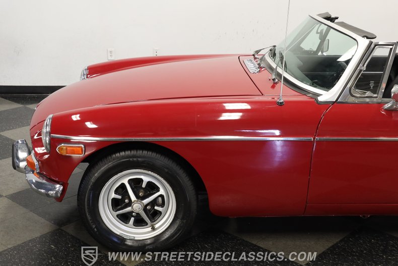 Mg-Mgb-1974-Maroon-Black-ampamp-Red-26