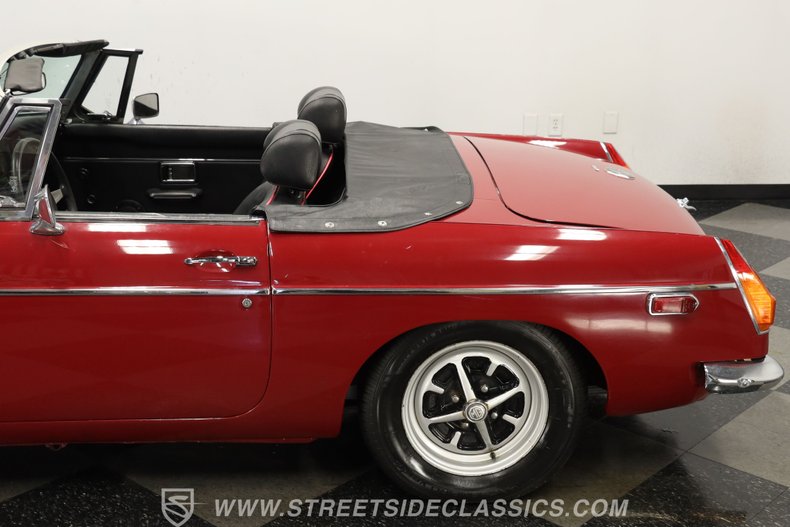 Mg-Mgb-1974-Maroon-Black-ampamp-Red-27