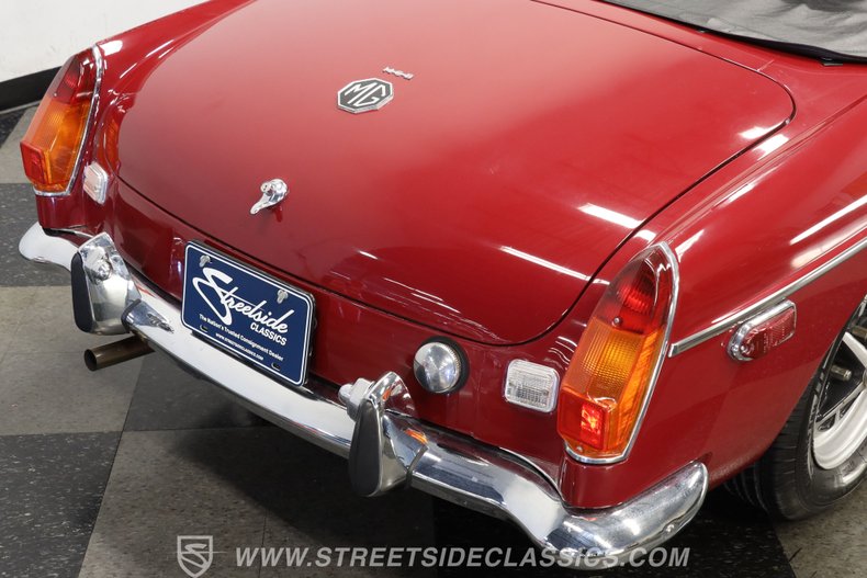 Mg-Mgb-1974-Maroon-Black-ampamp-Red-28