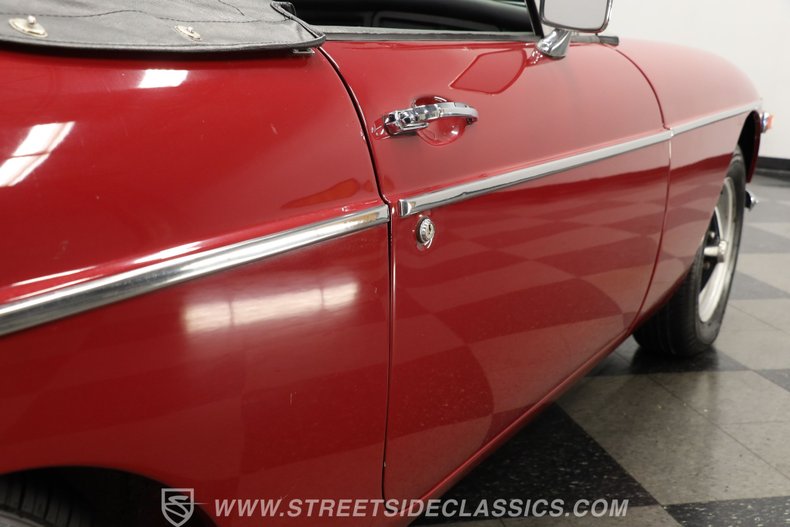 Mg-Mgb-1974-Maroon-Black-ampamp-Red-30