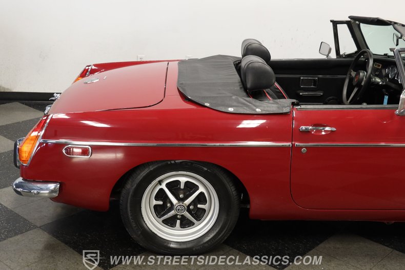 Mg-Mgb-1974-Maroon-Black-ampamp-Red-31