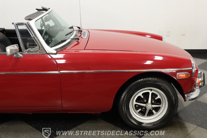 Mg-Mgb-1974-Maroon-Black-ampamp-Red-32