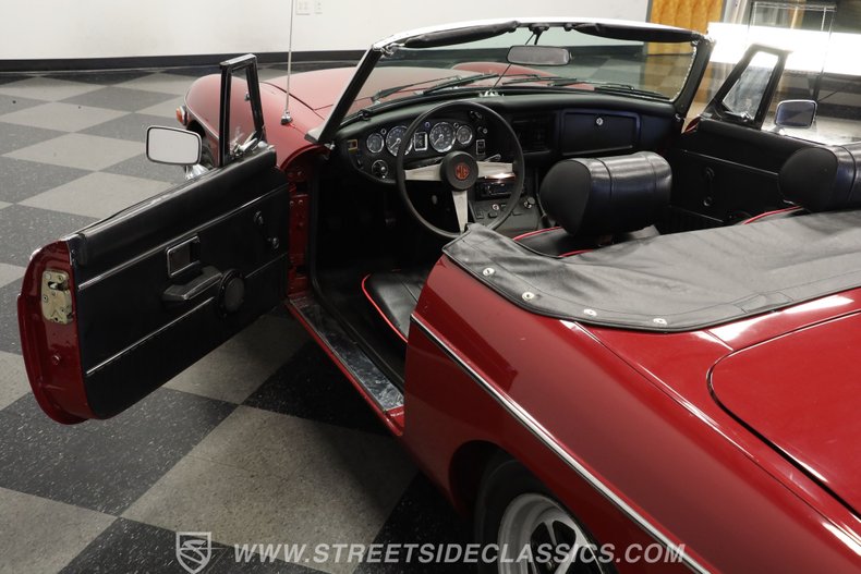 Mg-Mgb-1974-Maroon-Black-ampamp-Red-36