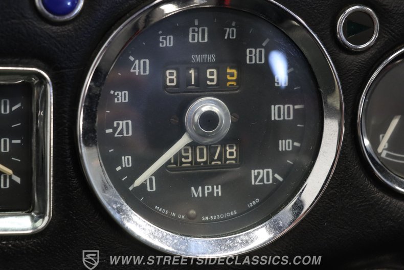 Mg-Mgb-1974-Maroon-Black-ampamp-Red-4