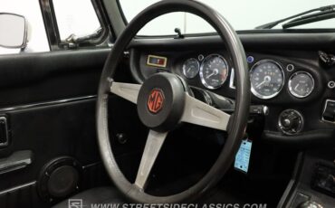 Mg-Mgb-1974-Maroon-Black-ampamp-Red-40