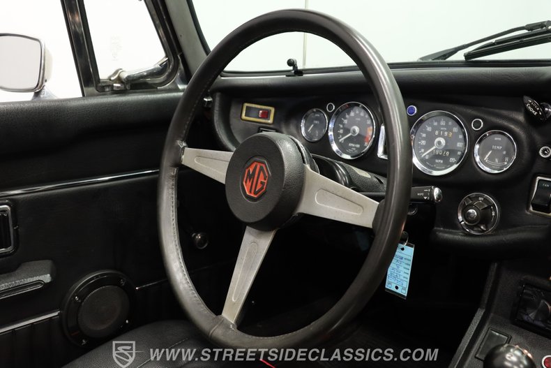 Mg-Mgb-1974-Maroon-Black-ampamp-Red-40