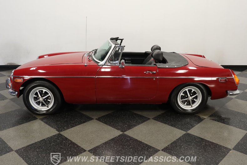 Mg-Mgb-1974-Maroon-Black-ampamp-Red-43